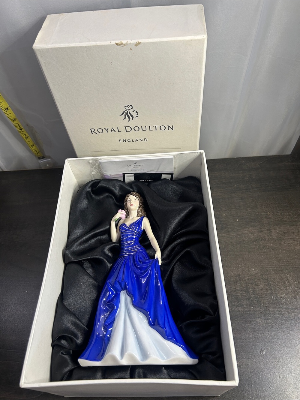 Royal Doulton Susan HN5017 Pretty Ladies Figurine w/ Box